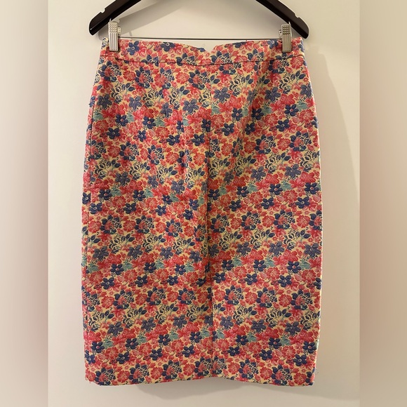 New without tags
Jacquard BCBGMAXAZRIA Floral Pencil Skirt - Picture 3 of 3